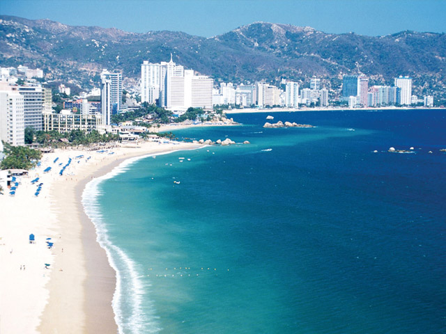 Город Акапулько (Acapulco) - был основан испанцами, как стратегический порт, но сегодня это курорт с известным центром парусного спорта О мексиканском Акапулько (Acapulco) слагают песни. Кто не мечтал бы побывать в этом чудесном месте на берегу Тихого океана? Когда-то он был основан испанцами, как стратегический порт, но сегодня это международный климатический курорт с известным центром парусного спорта. Бухта Акапулько одно из живописнейших мест земного шара.