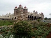 В южной Индии есть небольшой по местным меркам город Майсур (Mysore). Знаменит он тем, что в 9 в. здесь существовал монастырь, созданный Шанкарой, реформатором индуизма. Пришлось ему побывать и столицей правителя Типу Султана. 