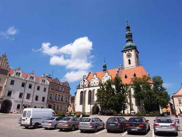 Город Та́бор(Tábor) – на берегу реки Лужнице в Чехии. В 13 веке Табор был построен как военная крепость и Градиште. Та́бор(Tábor) – город на берегу реки Лужнице в Чехии. В 13 веке Табор был построен как военная крепость и Градиште. Он стал опорой сторонников Яна Гуса. Название город получил в честь горы Фавор в Израиле.